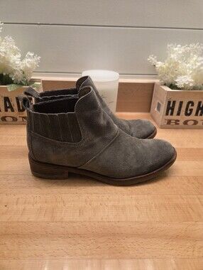 Sofft Bellis III Chelsea Boots Steel Gray Suede Women's Size 9